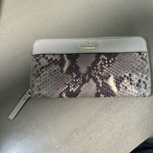 Serpa handmade wallet in beige and snake print